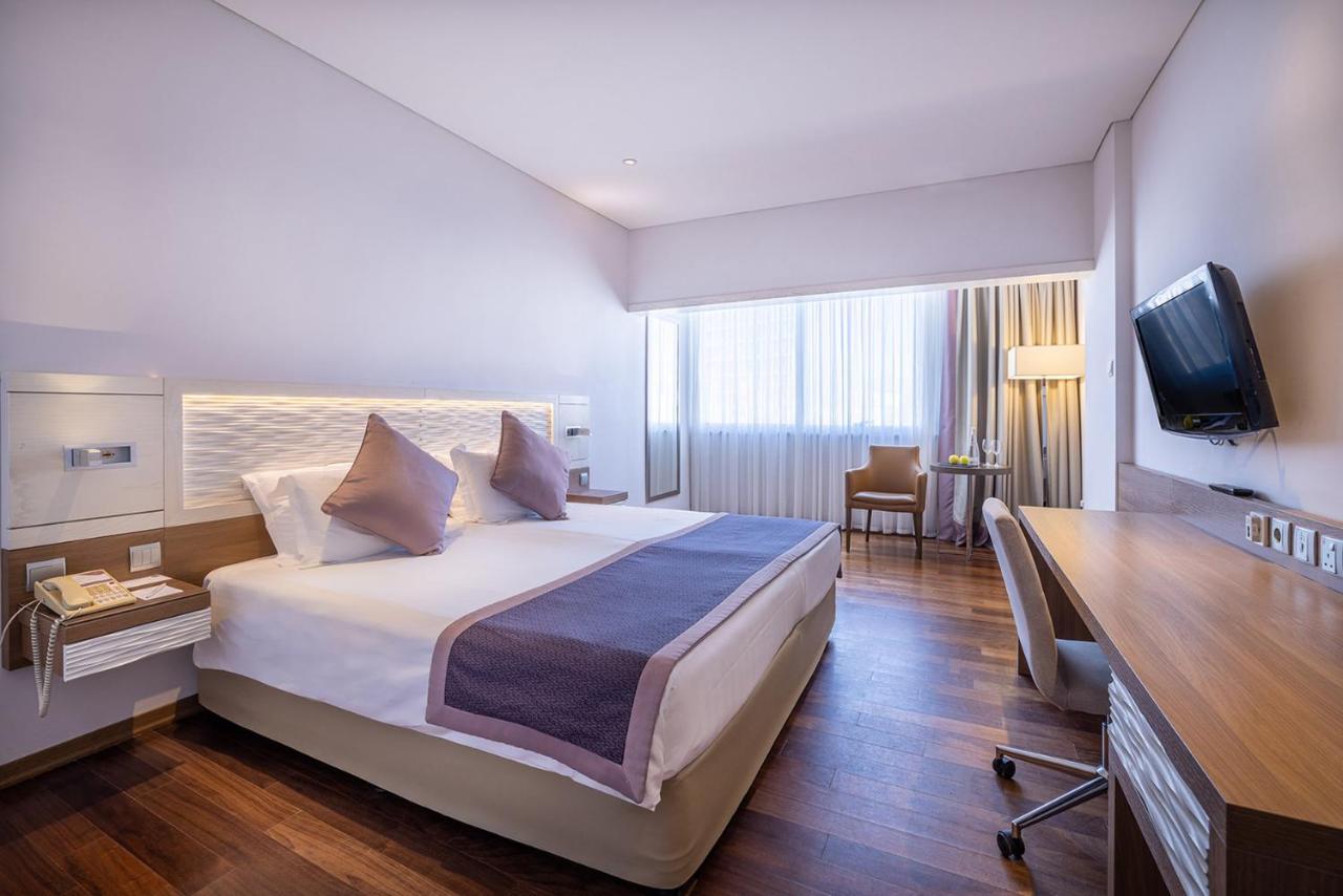 Crowne Plaza Limassol By Ihg Exterior foto